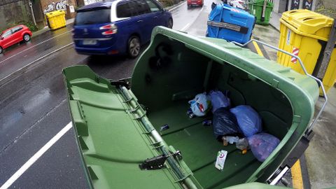 Contenedores tirados en Vigo