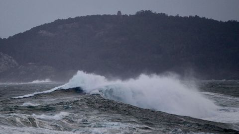 Temporal y oleaje en la costa de Baiona