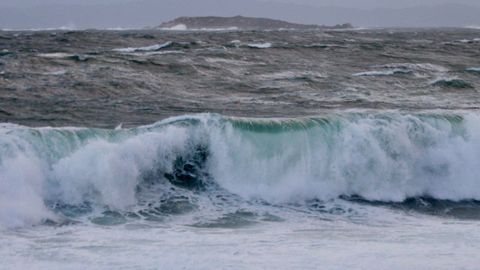 Temporal y oleaje en la costa de Baiona