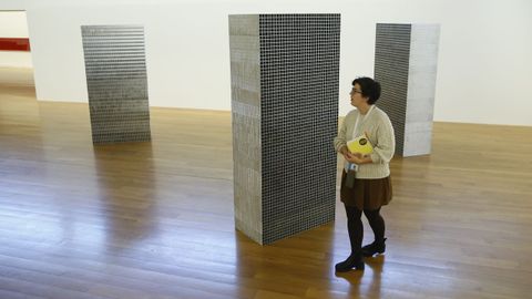 Una de las piezas que conforman la exposición de Cabrita Reis en el museo compostelano