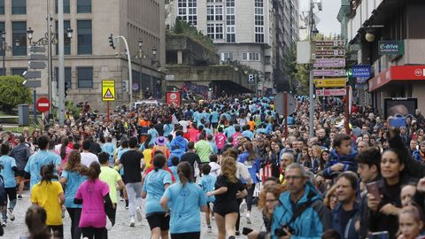 Búscate en el multitudinario pelotón de la San Martiño .Miles de atletas recorrieron las calles de Ourense en la clásica atlética de otoño