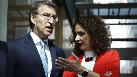 Feijoo, en un encuentro con la ministra de Hacienda, María Jesús Montero