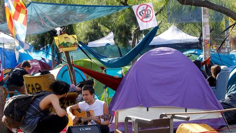 Los estudiantes llevaban 22 das acampados en la plaza de la Universidad para prostestar por la sentencia del desafo secesionista