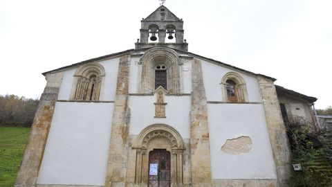 La iglesia románica de Santa María de Penamaior, en la aldea de Vilarín