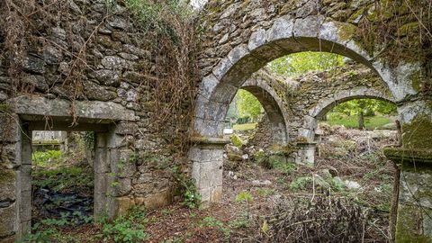 En Montecelo están las ruinas de la iglesia de Santa María do Camiño