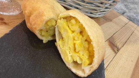 Ana Terzado hizo una prueba de empanadilla de tortilla que le encantó. Está casi convencida de que será la nueva empanadilla de A Tapa do Barril en Navidad.