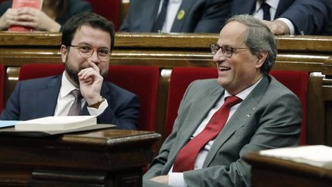 El presidente de la Generalitat, Quim Torra y su vicepresidente, Pere Aragonés, durante el pleno del Parlamento catalán