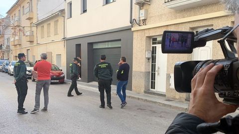 La Guardia Civil rastrea la vivienda que el sospechoso haba alquilado en la localidad de LOlleria, a 30 kilmetros de donde se le perdi la pista a Marta 