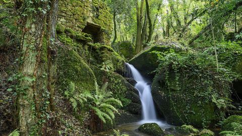 Una llamativa cascada junto a uno de los molinos llamados de Eulalia de Baldomar