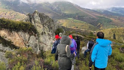 Una visita a las minas romanas de Ribas de Sil fue una de las actividades que no se cayeron del programa pese al mal tiempo