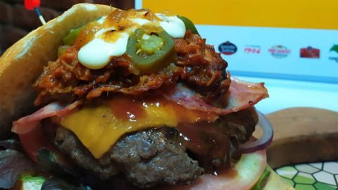 La hamburguesa preferida de Asturias es esta propuesta de Arde Lucus, en Gijón, que opta a la final del I Campeonato Nacional de Hamburguesas