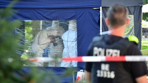 Los forenses examinaron el 23 de agosto el lugar donde fue asesinado a tiros Zelimjan Jangoshvili, de 40 años