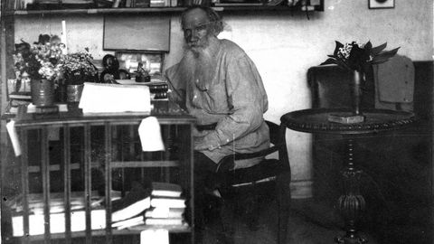 Lev Tosltói, precursor del naturismo, abandonó la ficción y dedicó los últimos años de su vida a esta obra, inédita hasta ahora en castellano