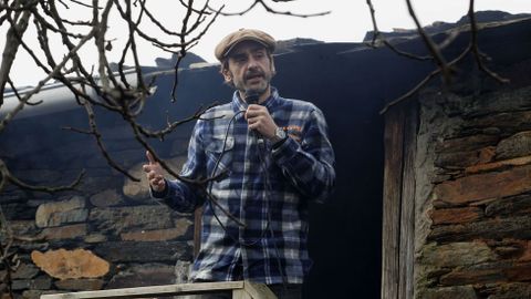 El pregonero de la edición 21 de la Festa da Pisa da Castaña de Froxán fue el actor y presentador Xosé Barato