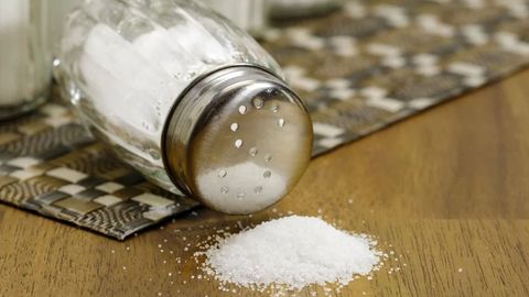 La cantidad de sal consumida en una dieta diaria ha de ser controlada