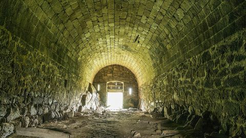Bodega monumental del antiguo convento dominico de Pantón, que actualmente esta siendo restaurada