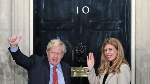 Johnson y Carrie Symonds, en Downing Street