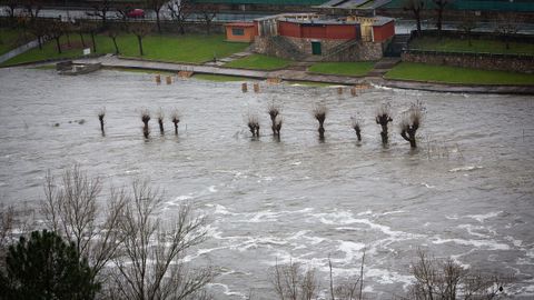 Piscinas de Oira, inundadas (Ourense)