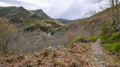 La cascada se avista mucho antes de haber llegado a sus cercanías
