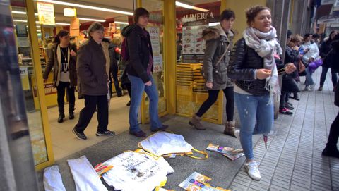La huelga en el sector del comercio minorista de alimentación no ha impedido la apertura de la mayor parte de los supermercados de Asturias