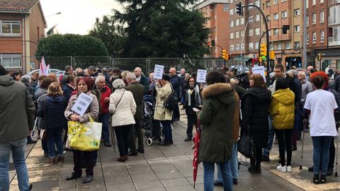 Concentración de la plataforma Atención Primaria en Marcha, en Gijón