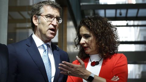 Feijoo, con la ministra de Hacienda, María Jesús Montero