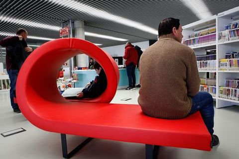 Biblioteca Pública de Ourense.Las instalaciones cuentan con zonas de descanso y de lectura