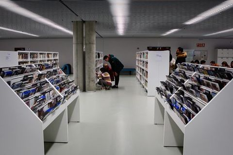 Biblioteca Pública de Ourense.El acceso a los fondos ha mejorado sustancialmente con el nuevo mobiliario.