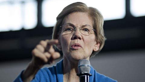 Warren, en un acto de campaña en Iowa