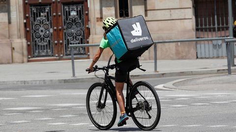Un rider de Deliveroo, una de las empresas más importantes de la economía «gig»