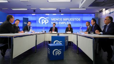 La vicesecretaria general del PP, Elvira Rodríguez, y el secretario general, Teodoro García Egea, en la reunión de consejeros de Hacienda del PP, entre ellos Valeriano Martínez, el primero por la izquierda