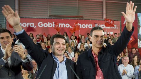 Gonzalo Caballero y Pedro Sánchez, en un mitin en A Coruña