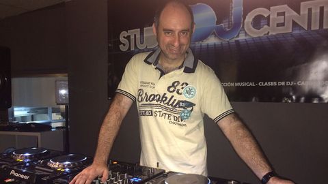 El DJ Oliver Ronan