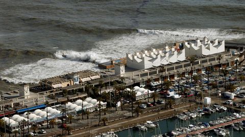 ista del Puerto Olímpico de Barcelona, afectado por la borrasca Gloria, que se ha cebado especialmente con el frente marítimo de Barcelona
