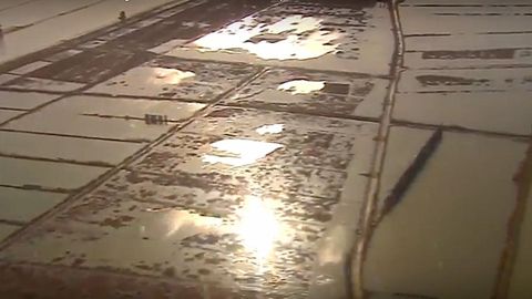 Fotograma de un vídeo facilitado por la oficina de prensa de Moncloa que muestra la crecida en la delta del Ebro en Cataluña.