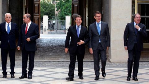 Los socialistas Javier Lambán y Emiliano García-Page, y el popular Alberto Núñez Feijoo son tres de los presidentes autonómicos que reclaman al ministerio las cantidades que adeuda