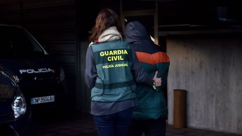 El único detenido por el crimen de Oleiros a su llegada a los juzgados