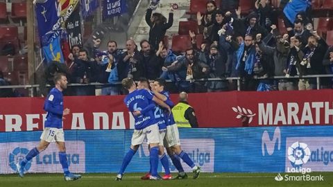 Los futbolistas azules celebran el gol de Tejera