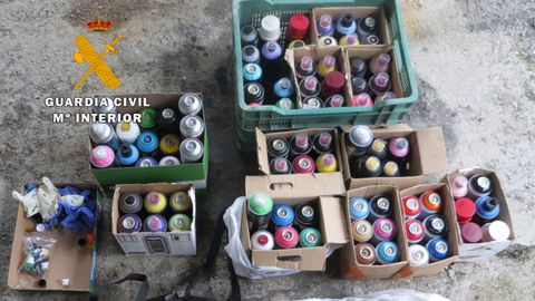 Material incautado a los grafiteros sorprendidos en la estación de Puente de los Fierros
