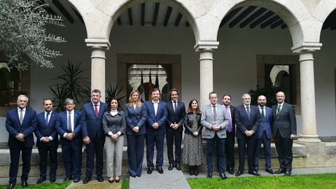 Foto de familia de los participantes en la reunión de la Coprepa en Mérida en una recepción en Presidencia de la Junta por parte del presidente extremeño, Guillermo Fernández Vara