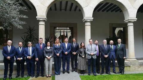 Foto de familia de los participantes en la reunin de la Coprepa en Mrida en una recepcin en Presidencia de la Junta por parte del presidente extremeo, Guillermo Fernndez Vara