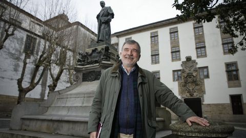 Antón Costa, na compostelá praza de Mazarelos