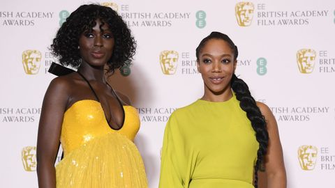 Las actrices Jodie Turner-Smith y Naomi Ackie, posando juntas en la alfombra roja de los Bafta