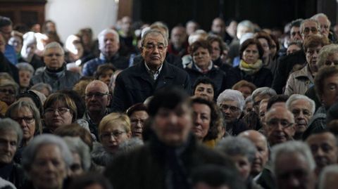 Los fieles llenaron la iglesia de A Régoa en la primera misa de San Blas que se celebra fuera de San Vicente