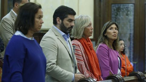 PLENO EN MARÍA PITA CON (DE IZQ A DCHA) ESPERANZA PEÑALOSA, ROBERTO RODRIGUEZ, ROSA GALLEGO Y BEATRIZ MATO, TODOS DEL GRUPO DEL PP
