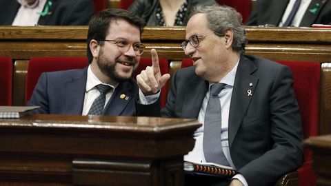 Pere Aragons (ERC) y Quim Torra (JxCat), este mircoles, en el pleno del Parlamento de Cataln