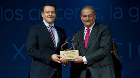 El mejor entretenimiento a bordo fue para Roya Caribbean, cuyo jefe de ventas, Sergio Arévalo, recogió el galardón de manos de José Luis Carretero (Berge)