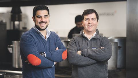 El lucense Efrén Álvarez y el vigués Andrés Casal son los fundadores de Wetaca..