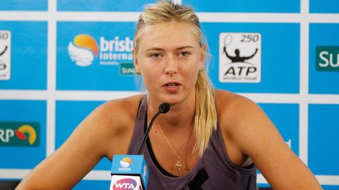 Sharapova atiende a la prensa durante el torneo de Brisbane (Australia)