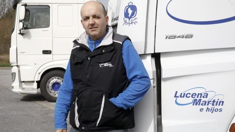 Manuel, camionero granadino, que suele cargar y descargar en Lugo